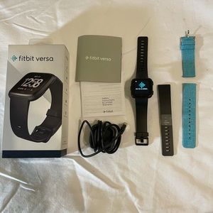 Fitbit Versa in Box - Black/3 Bands